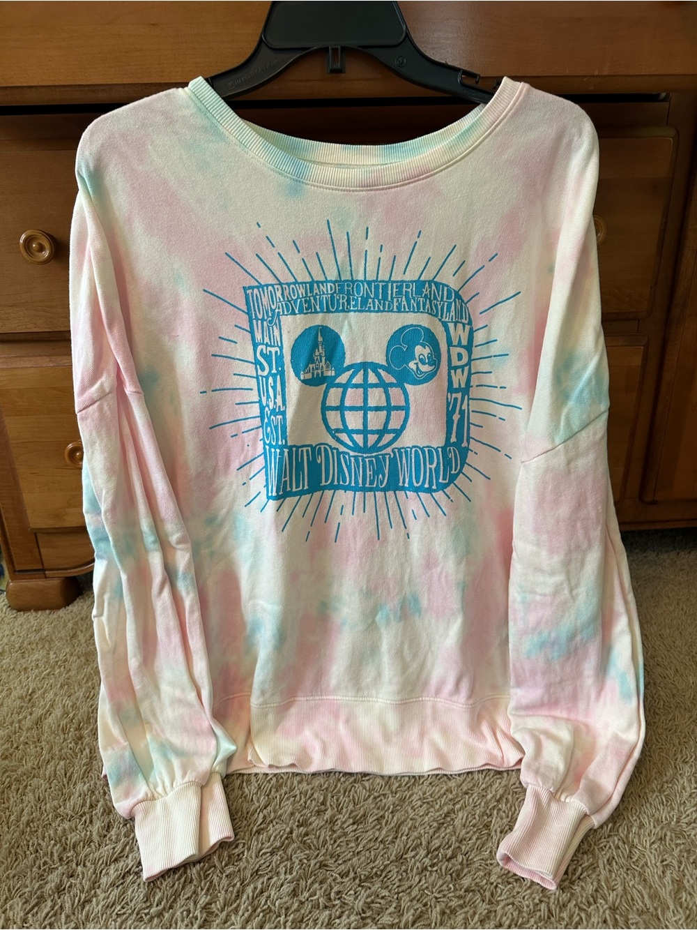 DISNEY TYE DYE MICKEY LOUNGE SWEATSHIRT